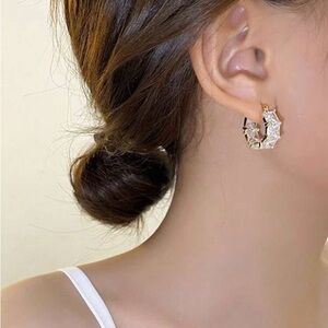 1pc women’s Luxurious copper Inlaid Green Zirconia Circular Stud Earrings